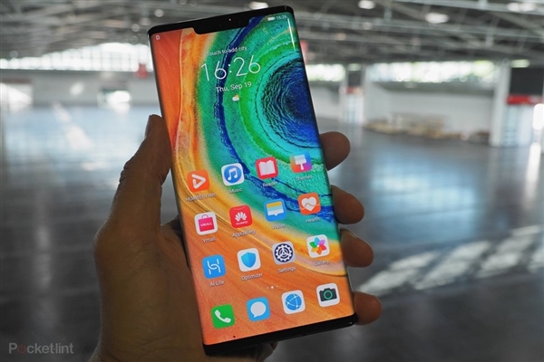 会玩！“土豪金版华为Mate 30 Pro”看下